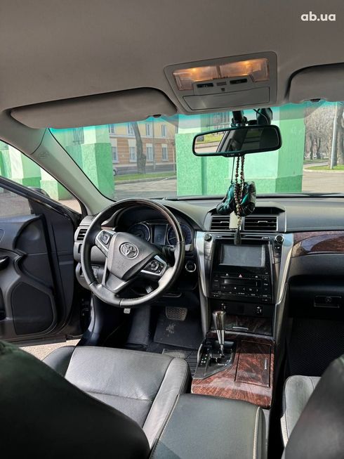 Toyota Camry 2015 черный - фото 17