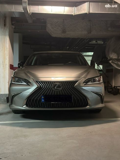 Lexus ES 2020 - фото 8
