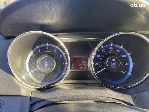 Hyundai Sonata 2014 красный - фото 49