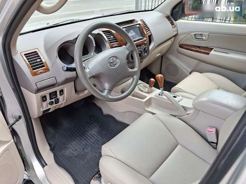 Toyota Fortuner 2007 - фото 11
