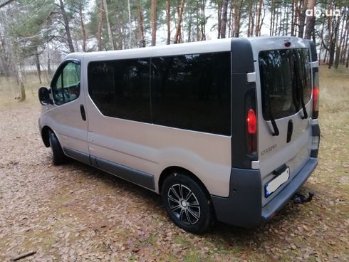 Renault Trafic 2004 серый - фото 4