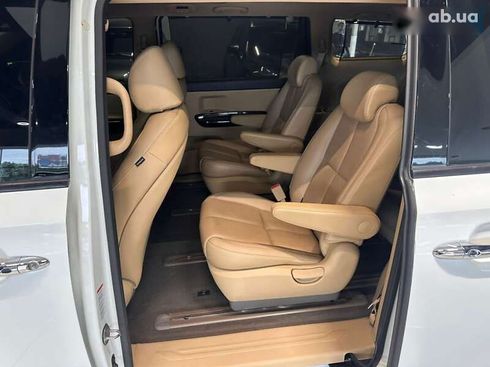 Kia Carnival 2015 - фото 24