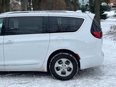 Chrysler Pacifica 2017 белый - фото 12