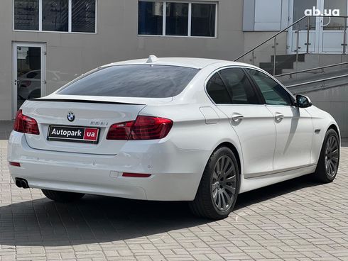BMW 5 серия 2015 белый - фото 5