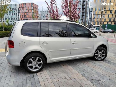 Volkswagen Touran 2011 - фото 15