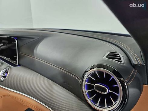 Mercedes-Benz AMG GT 4 2020 - фото 24