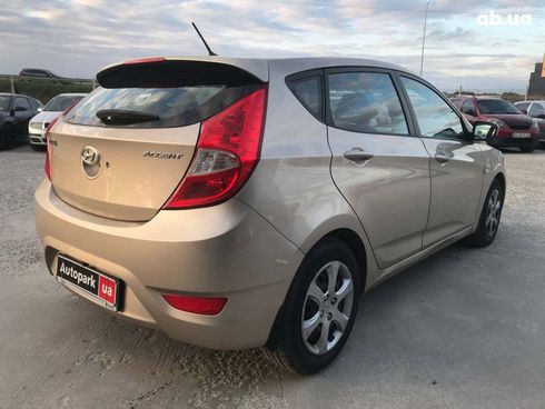 Hyundai Accent 2013 бежевый - фото 5