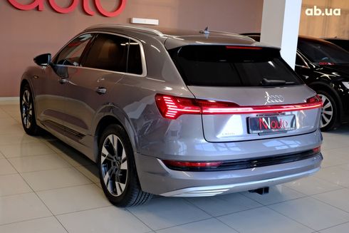 Audi E-Tron 2020 серый - фото 10