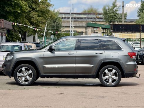 Jeep Grand Cherokee 2011 серый - фото 2