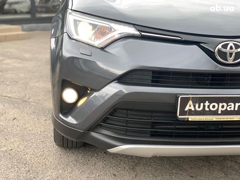 Toyota RAV4 2016 серый - фото 10