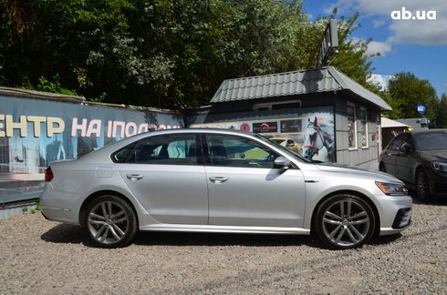 Volkswagen Passat 2018 серый - фото 6