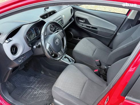 Toyota Auris 2015 красный - фото 11