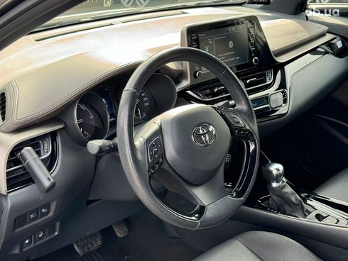 Toyota C-HR 2022 серый - фото 20