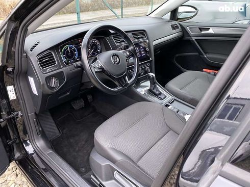 Volkswagen e-Golf 2020 - фото 20