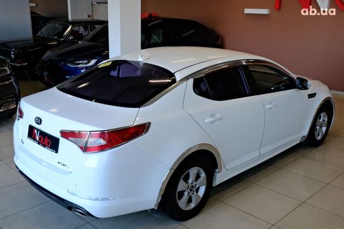 Kia Optima 2013 белый - фото 5