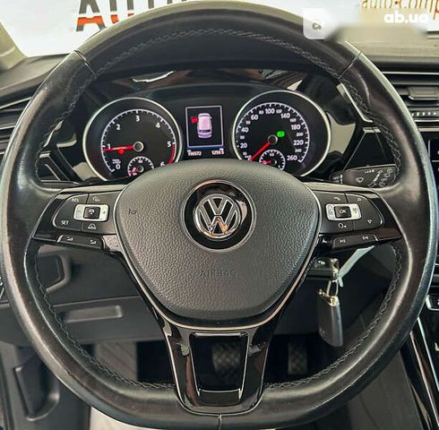 Volkswagen Touran 2018 - фото 19