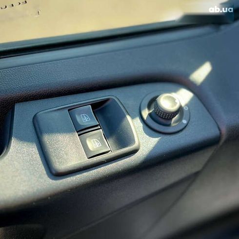 Renault Trafic 2021 - фото 18