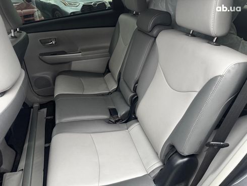 Toyota Prius V 2017 серый - фото 25