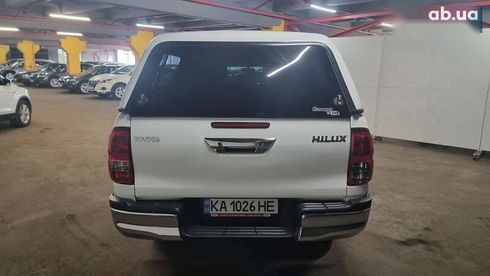 Toyota Hilux 2022 - фото 17
