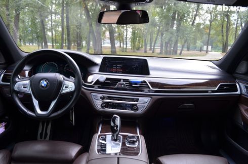 BMW 7 серия 2017 белый - фото 15