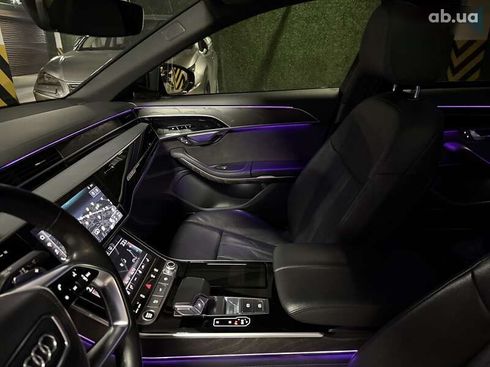 Audi A8 2021 - фото 30