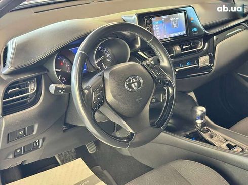 Toyota C-HR 2017 - фото 22