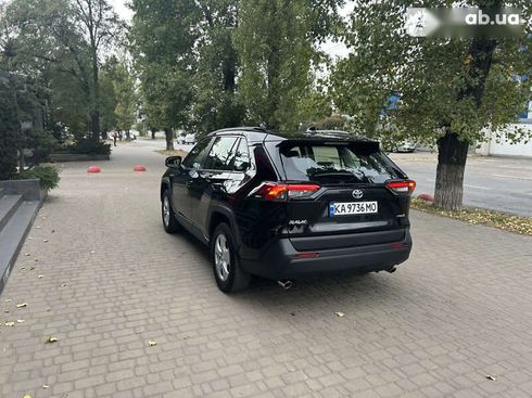 Toyota RAV4 2020 - фото 17