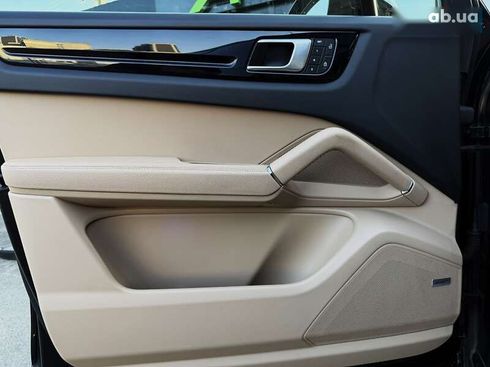 Porsche Cayenne 2021 - фото 26