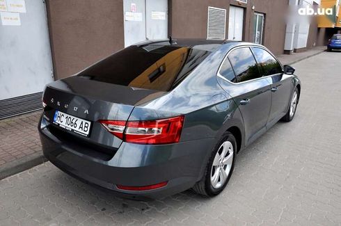 Skoda Superb 2019 - фото 8