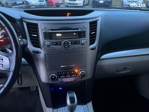 Subaru Legacy 2010 белый - фото 25