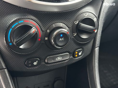 Hyundai Accent 2012 красный - фото 17