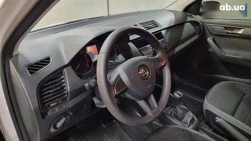 Skoda Fabia 2020 - фото 10