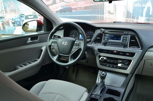 Hyundai Sonata 2015 красный - фото 15