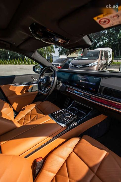 BMW i7 2024 - фото 8