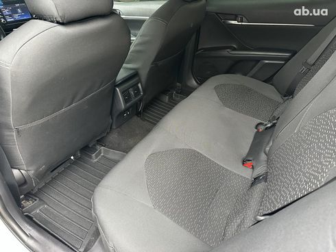 Toyota Camry 2021 белый - фото 13