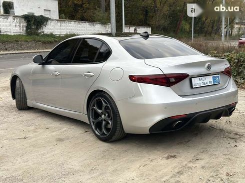 Alfa Romeo Giulia 2017 - фото 20