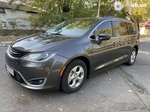 Chrysler Pacifica 2017 - фото 16