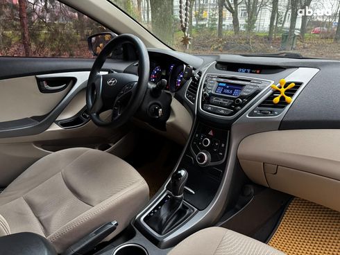 Hyundai Elantra 2015 белый - фото 28