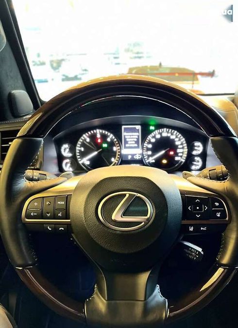 Lexus LX 2017 - фото 23