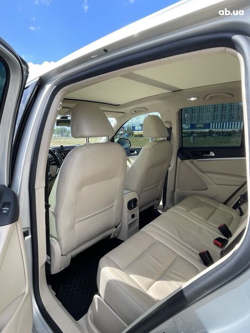 Volkswagen Tiguan 2013 серебристый - фото 10
