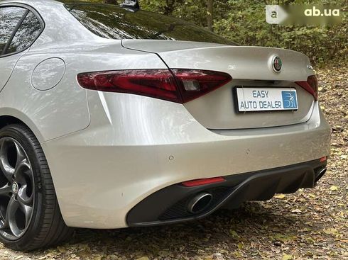 Alfa Romeo Giulia 2017 - фото 11