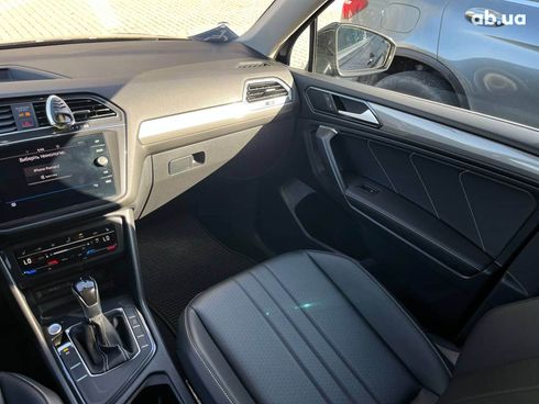 Volkswagen Tiguan 2021 черный - фото 25