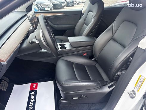 Tesla Model Y 2024 белый - фото 32