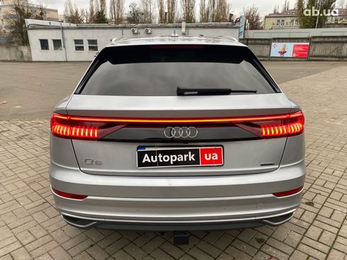 Audi Q8 2019 серый - фото 4