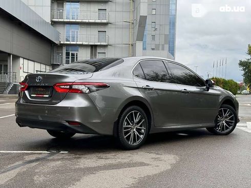 Toyota Camry 2021 - фото 10