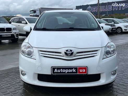 Toyota Auris 2010 белый - фото 2