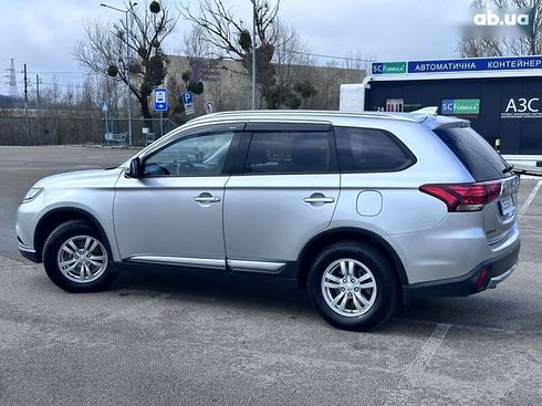Mitsubishi Outlander 2018 - фото 23
