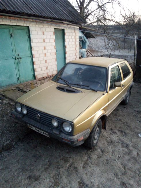 Volkswagen Golf 1985 желтый - фото 5