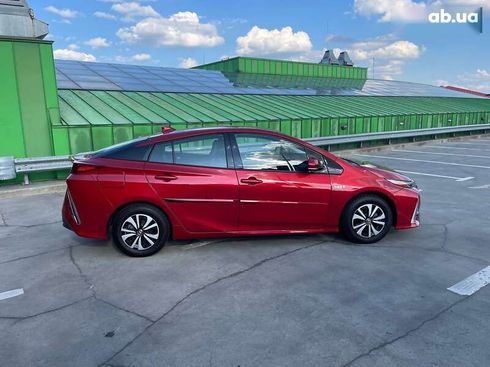 Toyota Prius 2017 - фото 4