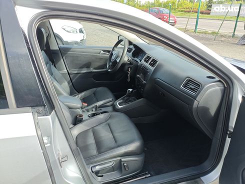 Volkswagen Jetta 2014 серебристый - фото 12